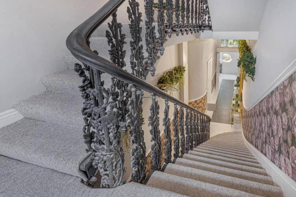 Stylish Hyde Park Home By Tube Stations With Elevator Londra Exterior foto